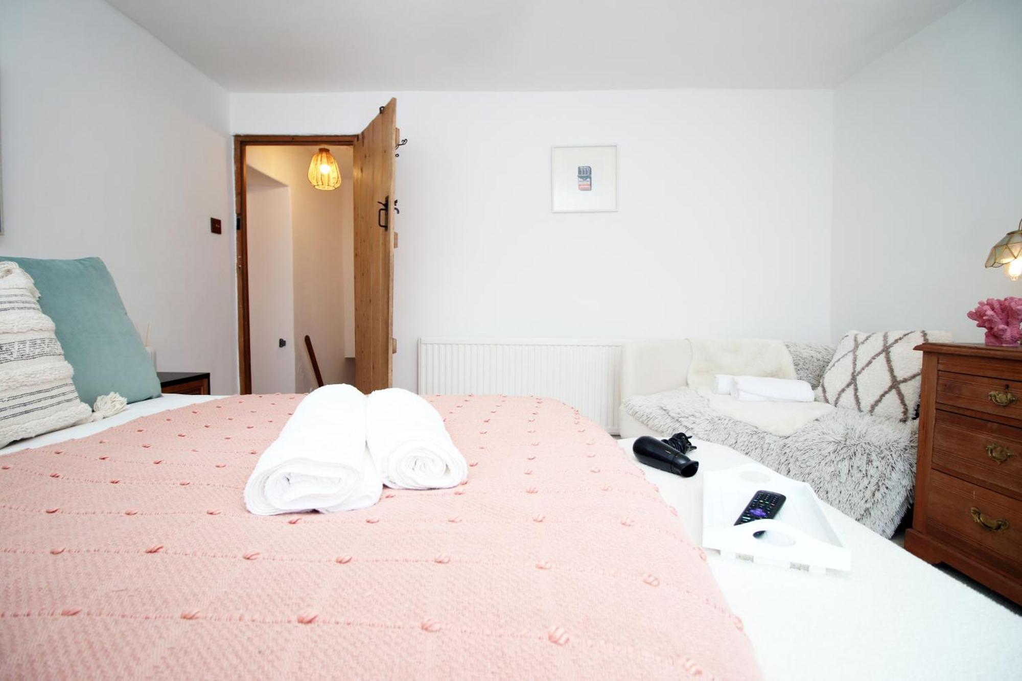 Little Gem In The Mumbles! Fishermans Cottage With Log Burner, Dog Friendly And Welcome Breakfast Hamper! المظهر الخارجي الصورة
