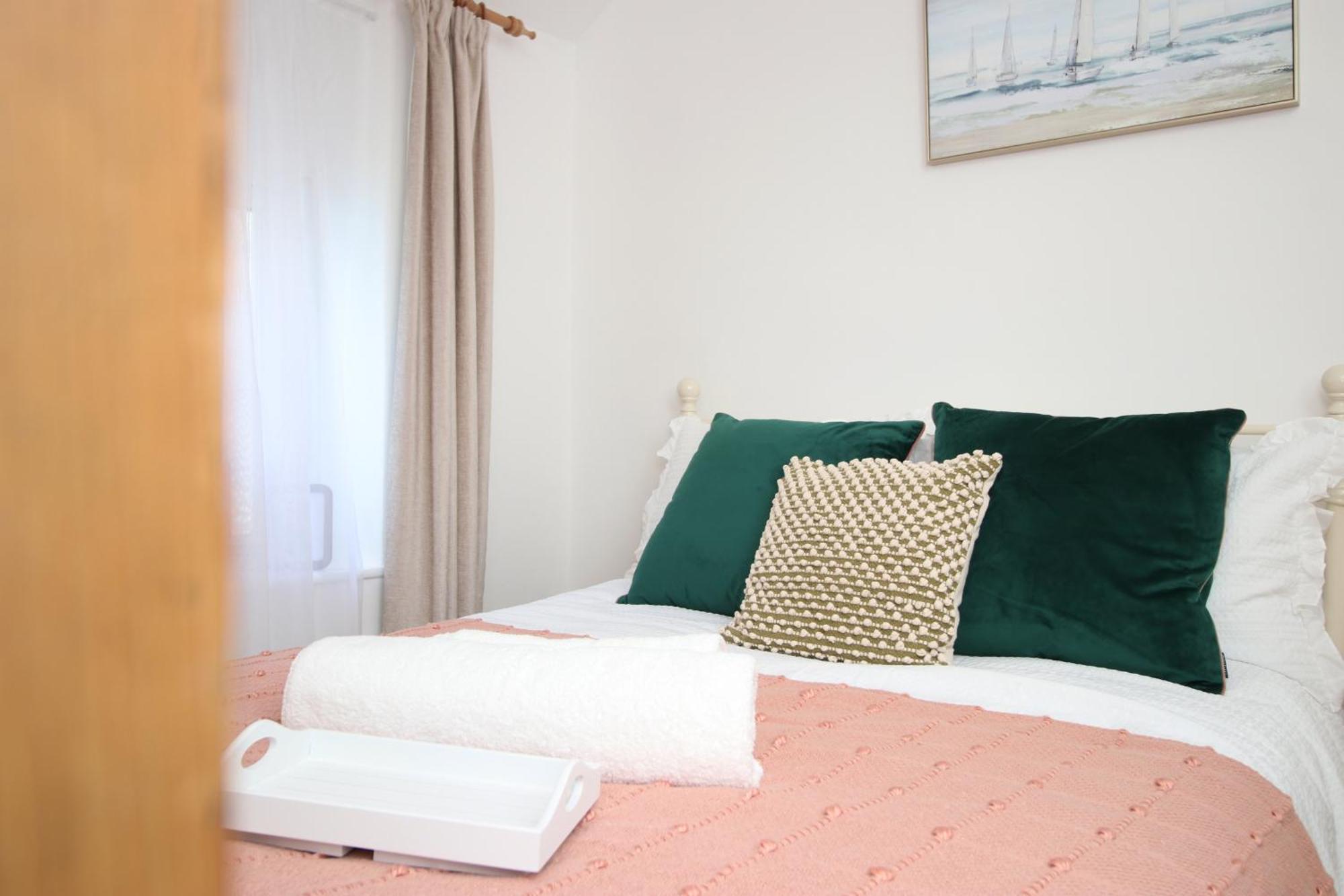 Little Gem In The Mumbles! Fishermans Cottage With Log Burner, Dog Friendly And Welcome Breakfast Hamper! المظهر الخارجي الصورة